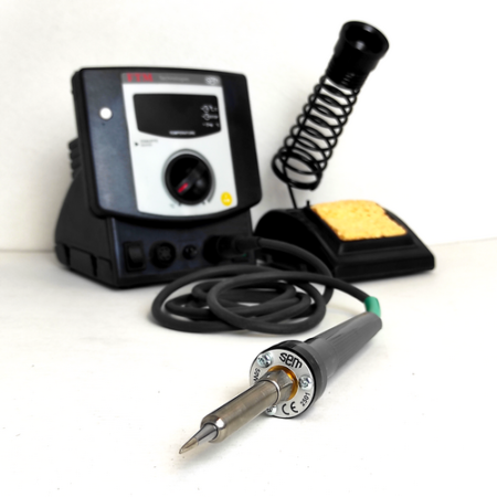 Soldering station for electronics